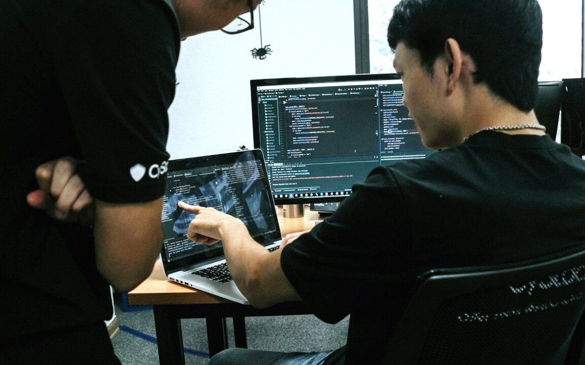 https://avori.by/assets/img/articles/devs-1.jpg