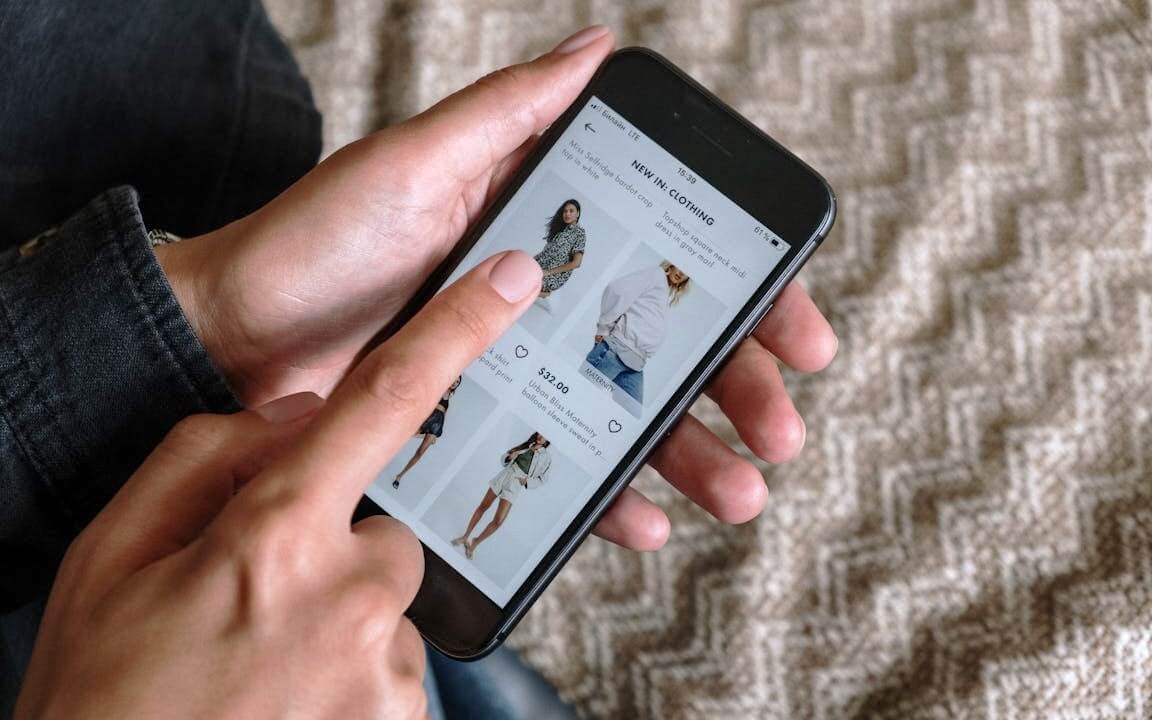 https://avori.by/assets/img/articles/online-shopping.jpg