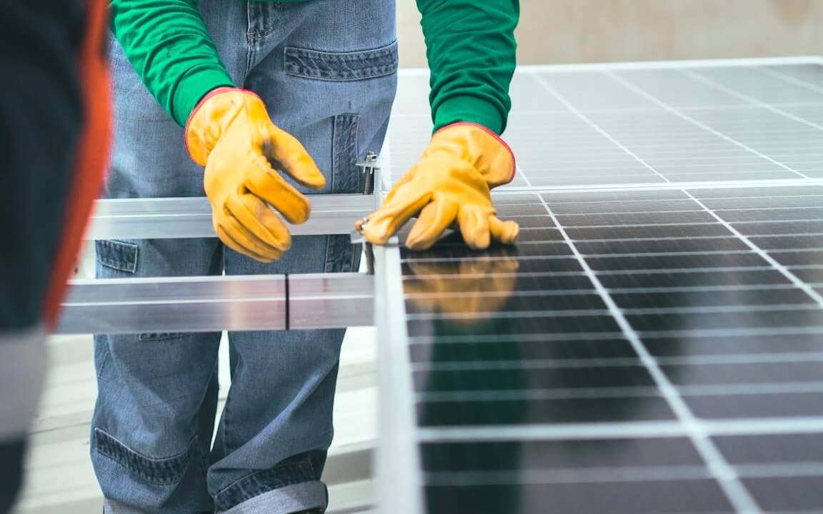 https://avori.by/assets/img/articles/solar-panels.jpg